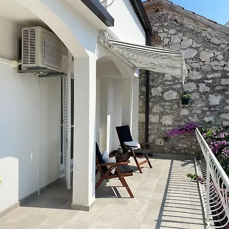 Villa A Cozy In The Heart Of Old Murter, Croatia