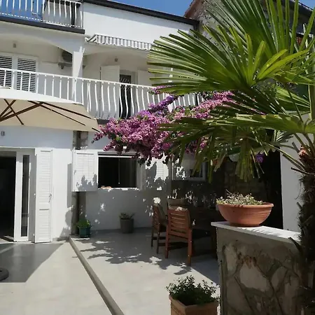 Vila A Cozy In The Heart Of Old Murter, Croatia *