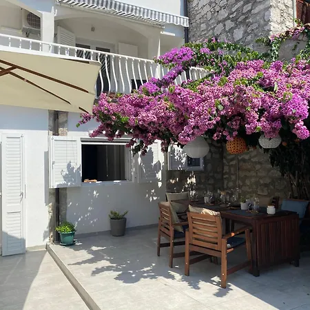 Vila A Cozy In The Heart Of Old Murter, Croatia