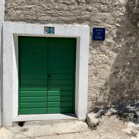 Vila A Cozy In The Heart Of Old Murter, Croatia *