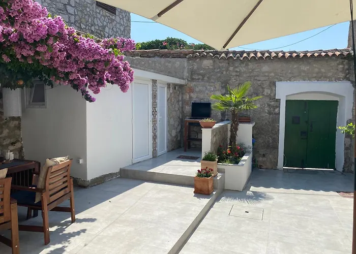 A Cozy In The Heart Of Old Murter, Croatia Murter